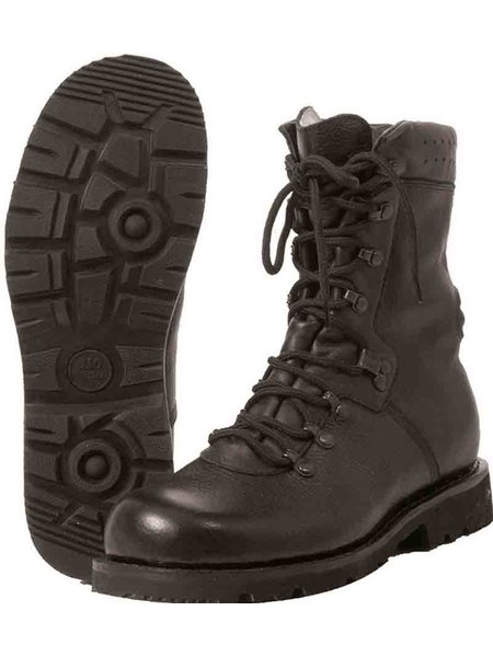 The armed forces Kampfstiefel model 2000 275 = 43