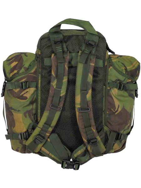A mochila de luta britânica com bolsas de lados camufla Transponder AJK DPM
