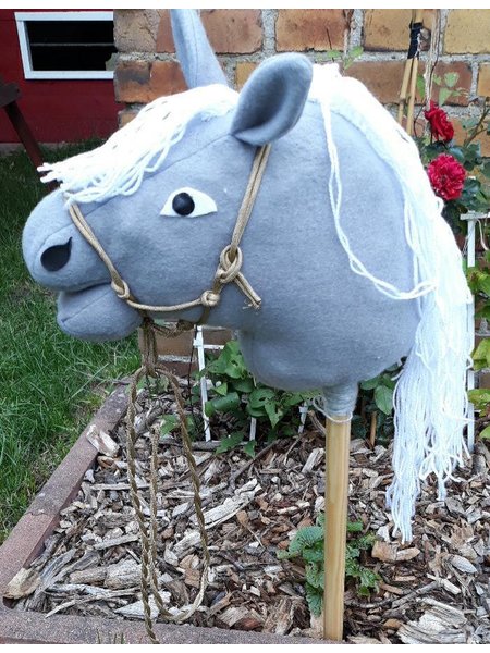 Hobby Horse Steckenpferd Grau mit Weißer Mähne Handarbeit Unikat